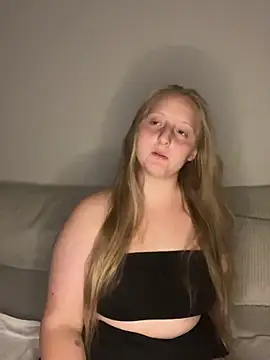 Snapshot of young_hailey chatting on September 15, 2025, 5:35 pm young hailey online show from September 15, 2025, 5:35 pm