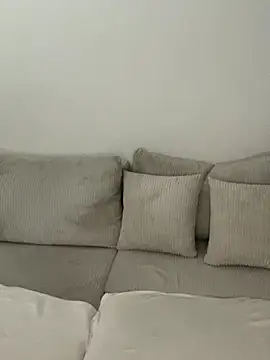 Snapshot of young_hailey chatting on September 18, 2025, 7:43 am young hailey online show from September 18, 2025, 7:43 am