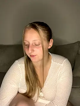 Snapshot of young_hailey chatting on September 19, 2025, 1:29 am young hailey online show from September 19, 2025, 1:29 am