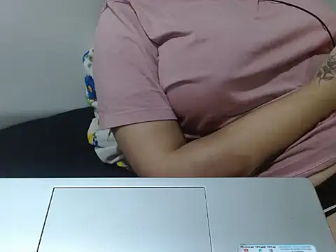 Nataliya Singh online show from April 15, 2026, 6:04 pm