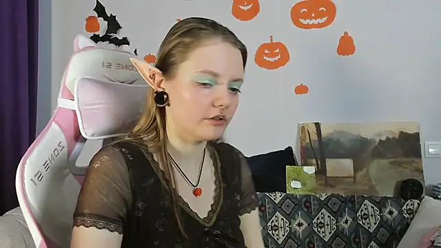 WonderConnie1 online show from October 31, 2025, 10:16 am