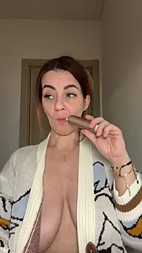 Roxanne Skye online show from November 20, 2025, 1:22 pm