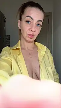 Roxanne Skye online show from December 5, 2025, 3:41 pm