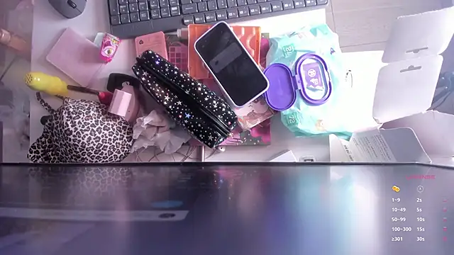 Snapshot of ela_petit chatting on October 30, 2025, 9:37 pm ela petit online show from October 30, 2025, 9:37 pm