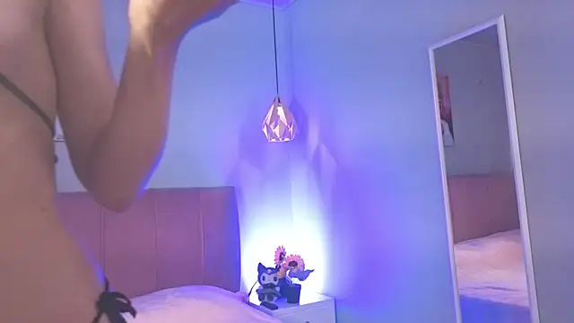 Snapshot of ela_petit chatting on November 21, 2025, 8:51 pm ela petit online show from November 21, 2025, 8:51 pm