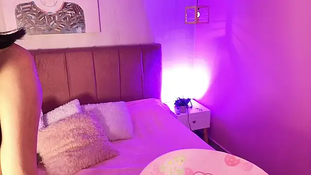 Snapshot of ela_petit chatting on November 25, 2025, 9:26 pm ela petit online show from November 25, 2025, 9:26 pm