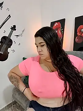 Snapshot of SafiroFer chatting on October 29, 2025, 9:05 pm SafiroFer online show from October 29, 2025, 9:05 pm