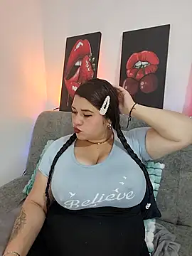 Snapshot of SafiroFer chatting on October 30, 2025, 9:04 pm SafiroFer online show from October 30, 2025, 9:04 pm