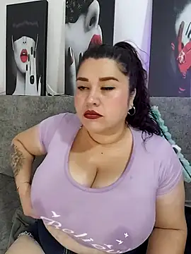 Snapshot of SafiroFer chatting on November 7, 2025, 9:26 pm SafiroFer online show from November 7, 2025, 9:26 pm