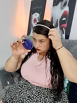 Snapshot of SafiroFer chatting on November 8, 2025, 9:13 pm SafiroFer online show from November 8, 2025, 9:13 pm