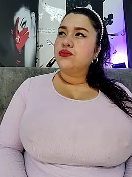 Snapshot of SafiroFer chatting on November 19, 2025, 9:15 pm SafiroFer online show from November 19, 2025, 9:15 pm