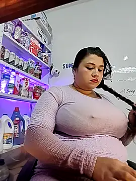 Snapshot of SafiroFer chatting on December 3, 2025, 9:13 pm SafiroFer online show from December 3, 2025, 9:13 pm