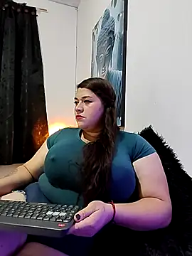 Snapshot of SafiroFer chatting on December 4, 2025, 9:12 pm SafiroFer online show from December 4, 2025, 9:12 pm