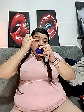 Snapshot of SafiroFer chatting on December 16, 2025, 9:09 pm SafiroFer online show from December 16, 2025, 9:09 pm