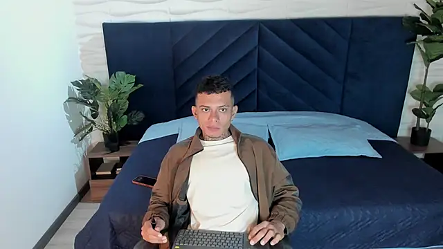 Snapshot of MrJustin_ chatting on September 14, 2025, 8:19 pm MrJustin online show from September 14, 2025, 8:19 pm