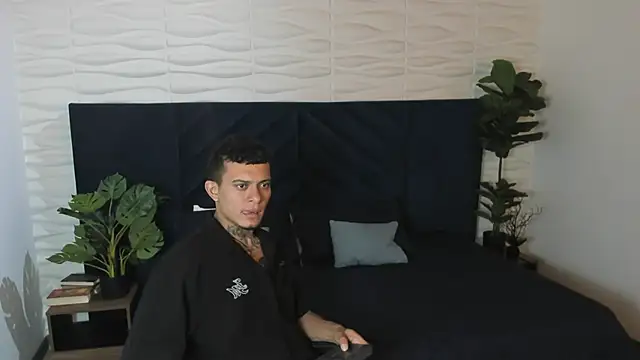 Snapshot of MrJustin_ chatting on October 4, 2025, 8:07 pm MrJustin online show from October 4, 2025, 8:07 pm