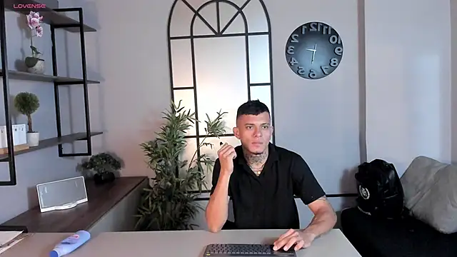 Snapshot of MrJustin_ chatting on October 8, 2025, 8:17 pm MrJustin online show from October 8, 2025, 8:17 pm