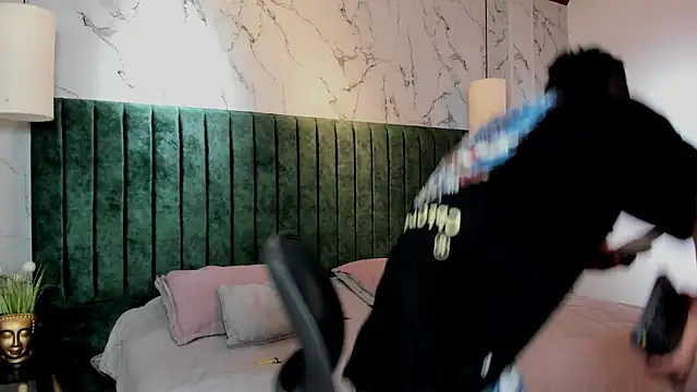 Snapshot of MrJustin_ chatting on October 17, 2025, 8:22 pm MrJustin online show from October 17, 2025, 8:22 pm