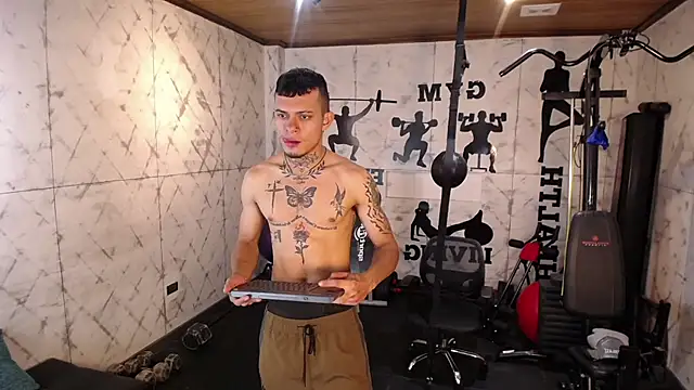 Snapshot of MrJustin_ chatting on October 18, 2025, 7:47 pm MrJustin online show from October 18, 2025, 7:47 pm