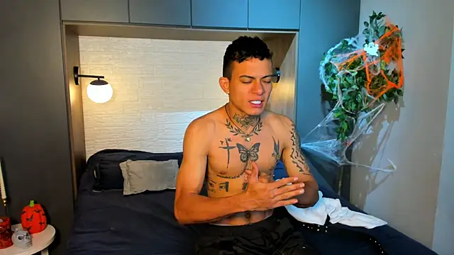 Snapshot of MrJustin_ chatting on October 26, 2025, 8:26 pm MrJustin online show from October 26, 2025, 8:26 pm