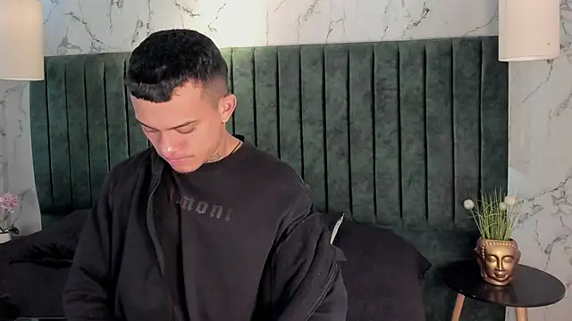 Snapshot of MrJustin_ chatting on November 9, 2025, 7:45 pm MrJustin online show from November 9, 2025, 7:45 pm