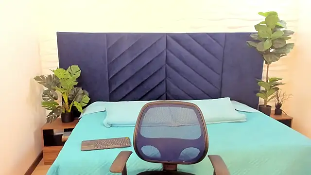 Snapshot of MrJustin_ chatting on November 10, 2025, 10:09 pm MrJustin online show from November 10, 2025, 10:09 pm