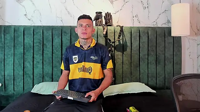 Snapshot of MrJustin_ chatting on November 14, 2025, 8:29 pm MrJustin online show from November 14, 2025, 8:29 pm