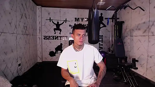 Snapshot of MrJustin_ chatting on November 24, 2025, 7:57 pm MrJustin online show from November 24, 2025, 7:57 pm