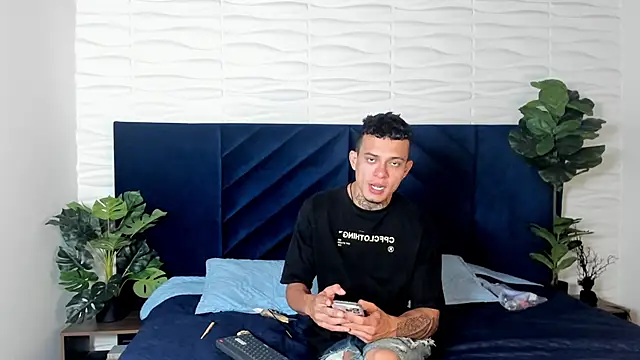 Snapshot of MrJustin_ chatting on November 27, 2025, 7:49 pm MrJustin online show from November 27, 2025, 7:49 pm