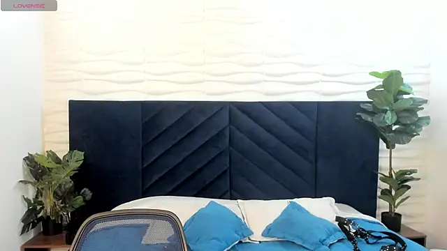 Snapshot of MrJustin_ chatting on December 5, 2025, 8:05 pm MrJustin online show from December 5, 2025, 8:05 pm