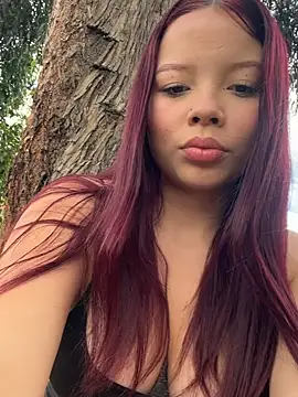 Natalia  Miller online show from September 23, 2025, 4:10 pm