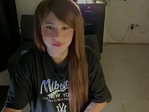 kimberlygati2 online show from April 28, 2026, 2:27 am