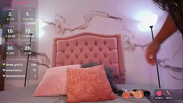 Snapshot of Emily_Brown18 chatting on September 19, 2025, 4:14 am Emily Brown18 online show from September 19, 2025, 4:14 am