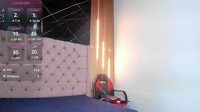 Snapshot of Emily_Brown18 chatting on October 1, 2025, 3:45 am Emily Brown18 online show from October 1, 2025, 3:45 am