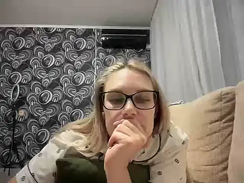 NikexPretty online show from October 22, 2025, 7:46 pm