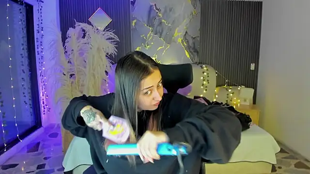 SarahCastro1  online show from February 7, 2026, 4:05 am