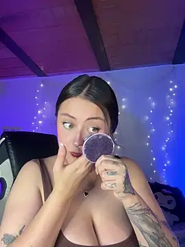 SarahCastro1  online show from May 18, 2026, 4:07 am