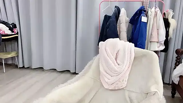 Freya7777 online show from December 3, 2025, 2:26 pm