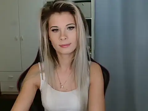 KristineGlow online show from December 21, 2025, 8:10 am