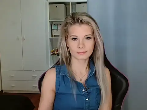 KristineGlow online show from February 28, 2026, 7:09 am