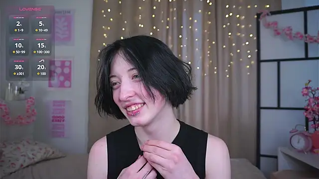 JuanaFriesz online show from April 5, 2026, 9:06 am