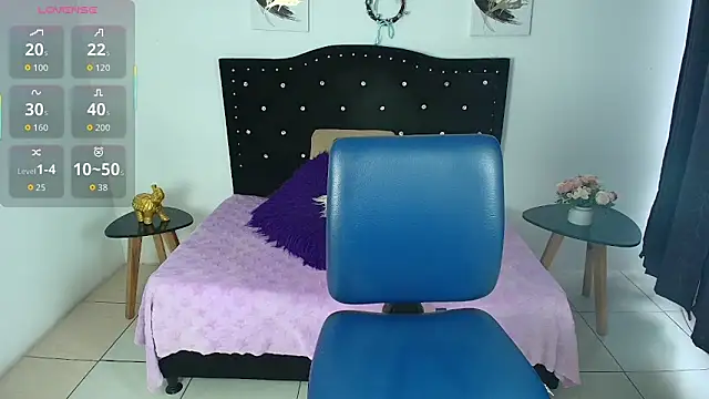 SammySmall F w online show from November 4, 2025, 9:36 pm