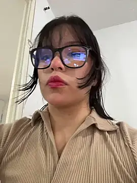 aliciia 23 online show from November 6, 2025, 9:05 pm