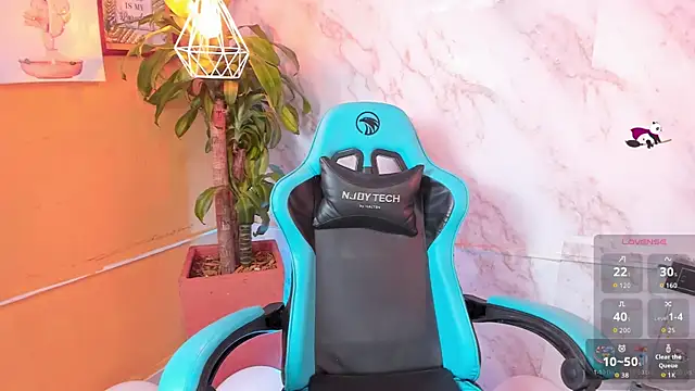 cristal herrera  online show from November 4, 2025, 4:33 am