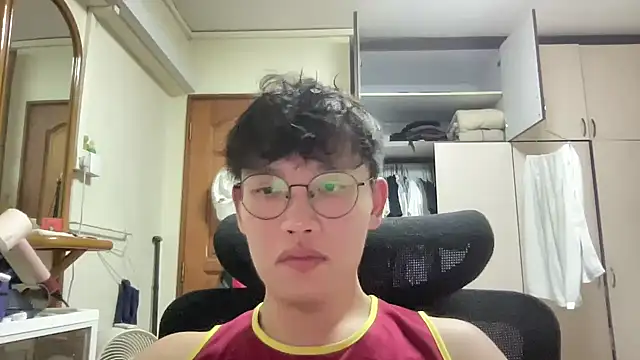 Snapshot of Passionatetwink2 chatting on May 9, 2026, 3:17 pm Passionatetwink2 online show from May 9, 2026, 3:17 pm
