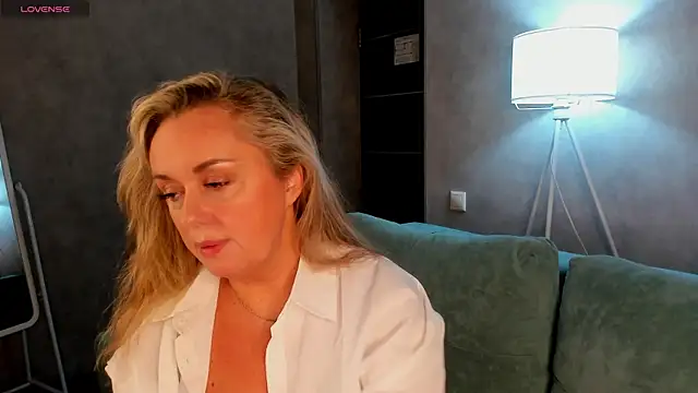 Snapshot of Sky_Kuper chatting on October 26, 2025, 12:38 am Sky Kuper online show from October 26, 2025, 12:38 am