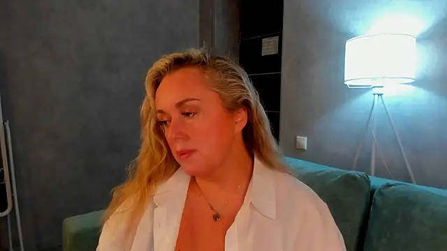 Snapshot of Sky_Kuper chatting on November 2, 2025, 11:40 pm Sky Kuper online show from November 2, 2025, 11:40 pm