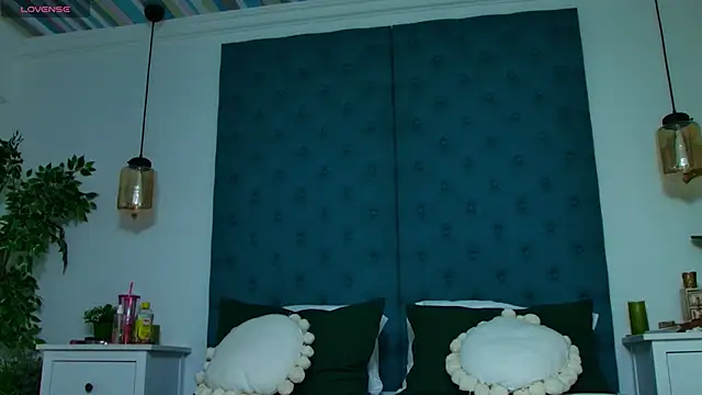 LollyShine online show from November 8, 2025, 7:23 pm