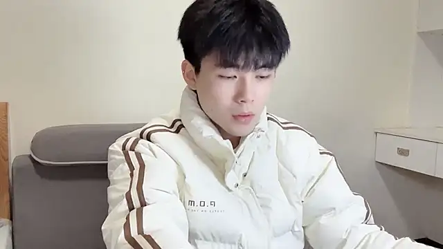 xiaoyang5200 online show from December 15, 2025, 2:32 pm