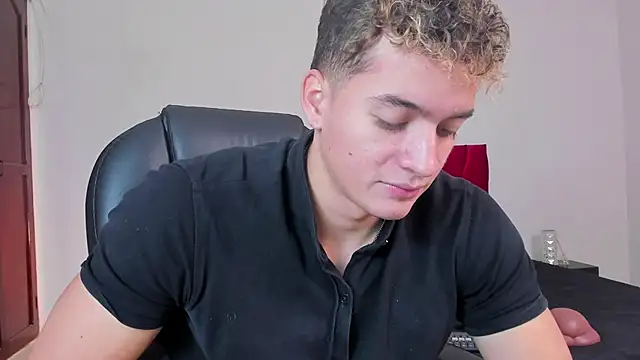 Snapshot of paull_george chatting on September 18, 2025, 1:24 pm paull george online show from September 18, 2025, 1:24 pm